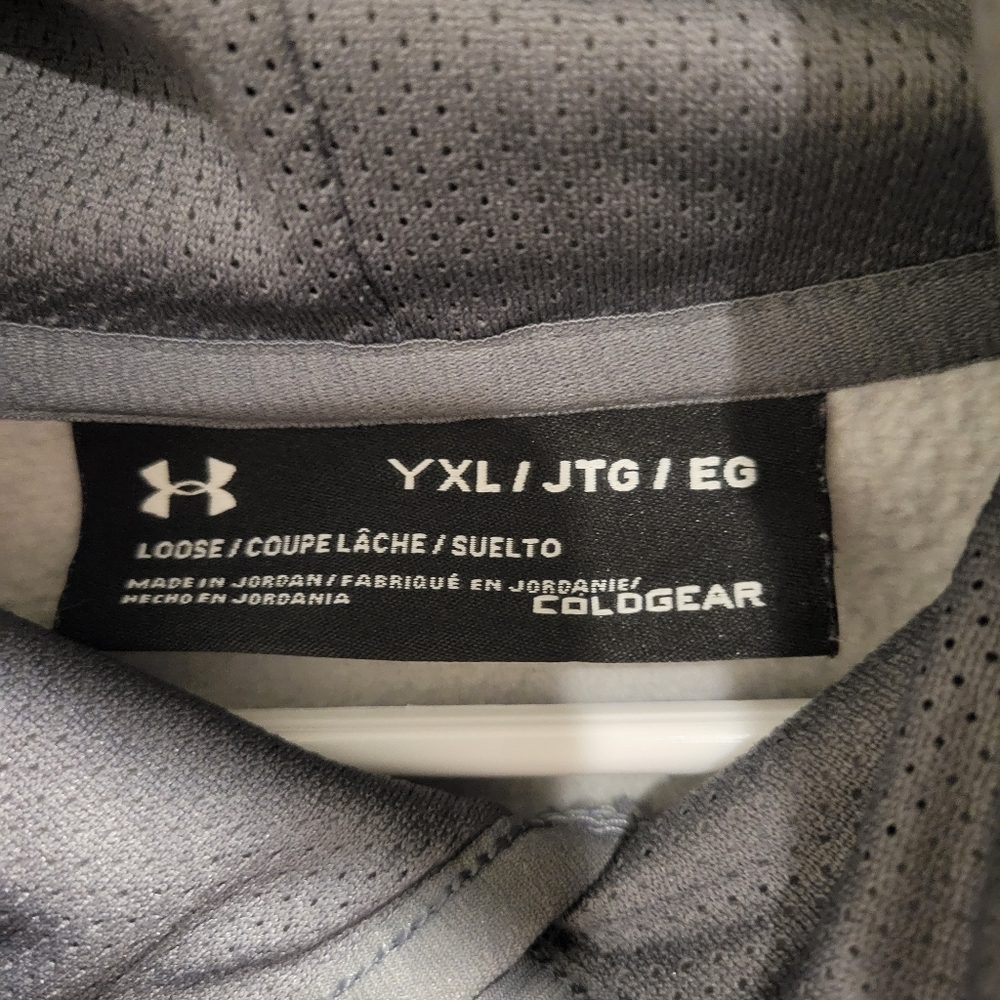 Youth XL Under Armour hooded sweatshirt - Picture 3 of 7